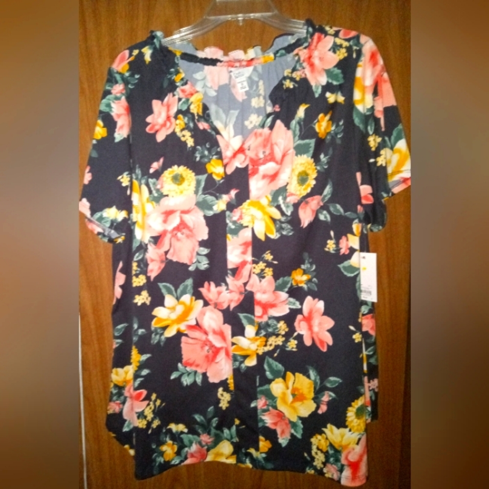 New croft and borrow top! Size 1x